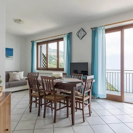 شقة Albergo Diffuso - Le Scuole Con Vista Lago *