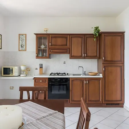 Albergo Diffuso - Le Scuole Con Vista Lago تينيالي