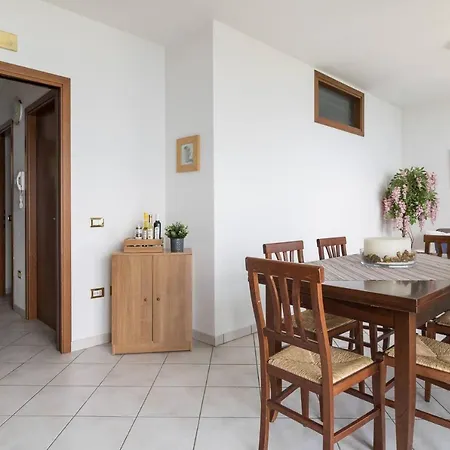 شقة Albergo Diffuso - Le Scuole Con Vista Lago تينيالي